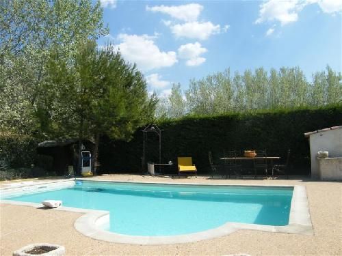  Vente village de Robion maison 3 chambres avec jardin et piscine belle vue sur le Luberon. BIEN VENDU